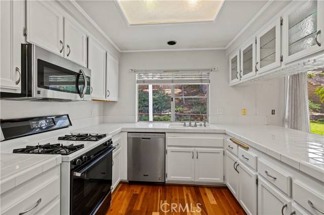 Valencia, CA 91354,27390 Parklane Way