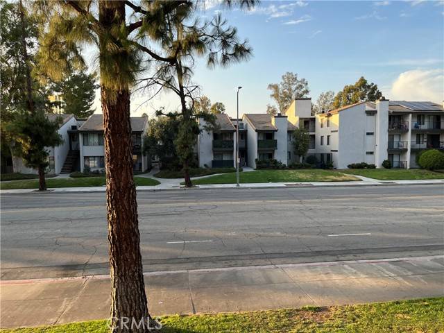 Woodland Hills, CA 91367,21400 Burbank #116