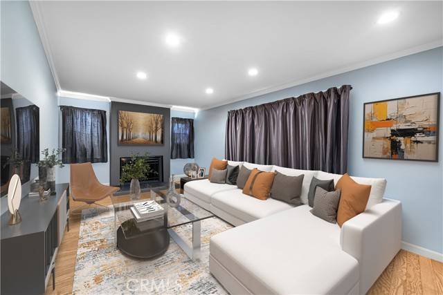 21045 Blythe St, Canoga Park, CA 91304