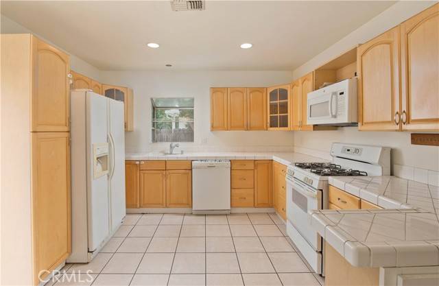 Encino, CA 91316,17420 Collins Street