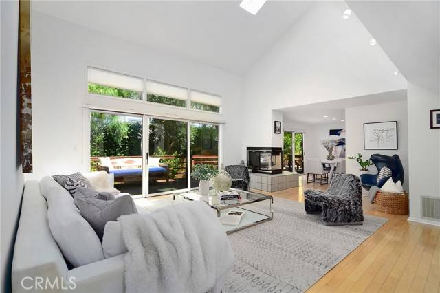 Calabasas, CA 91302,828 Wonder View Drive