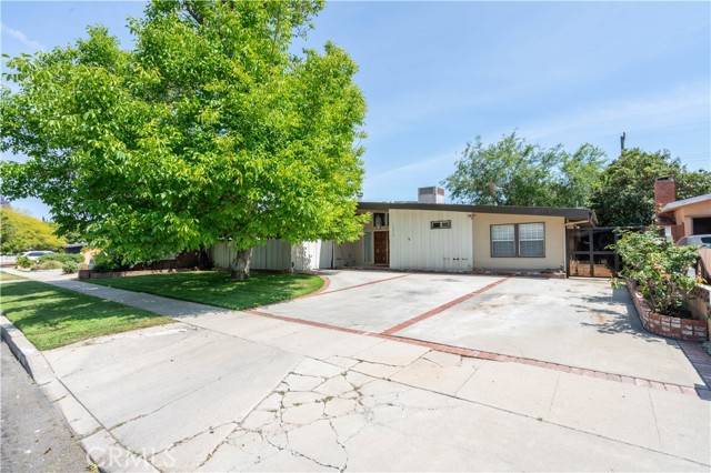 19516 Blythe Street, Reseda, CA 91335