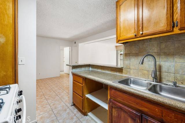 Tarzana, CA 91356,18620 Hatteras Street #166