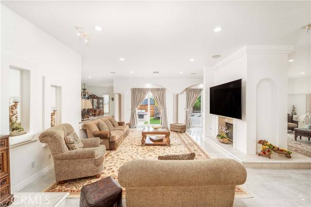 Tarzana, CA 91356,5206 Topeka Drive