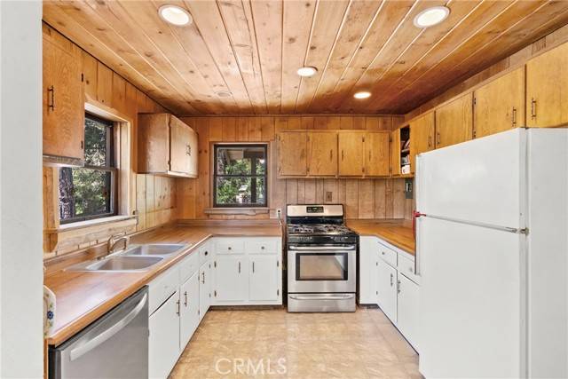 Twin Peaks, CA 92391,26251 Alpine Lane