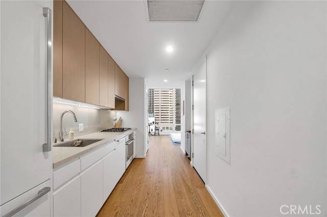 Los Angeles, CA 90017,877 Francisco Street #821