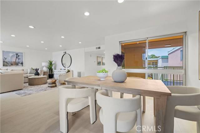 Encino, CA 91316,5301 Balboa Boulevard #M4