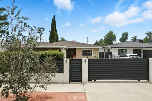 North Hollywood, CA 91606,12516 Archwood Street