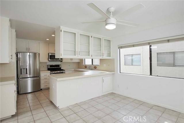 Woodland Hills, CA 91367,6121 Shoup Avenue #10