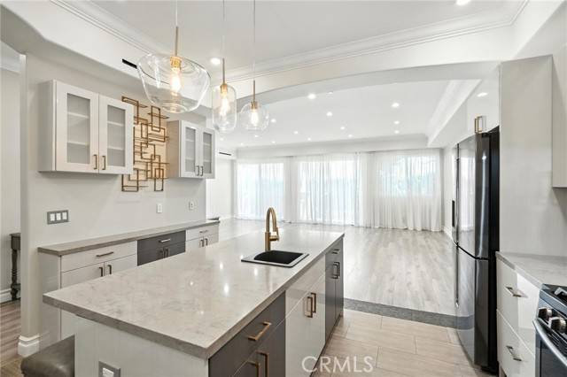 Burbank, CA 91506,201 N Reese Place #101