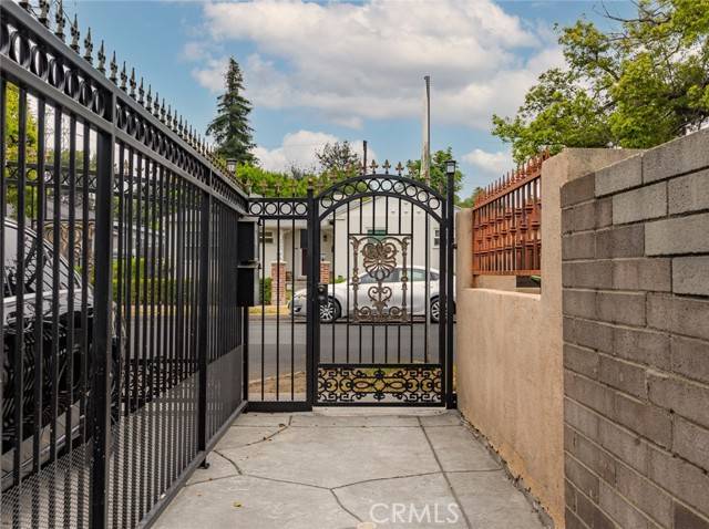 18841 Collins Street, Tarzana, CA 91356