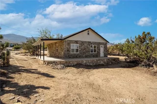 438 Smoke Tree Road, Phelan, CA 92372