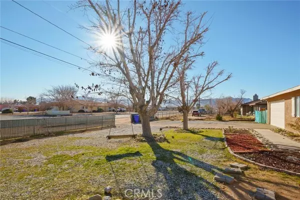 12422 Quinnault Road, Apple Valley, CA 92308