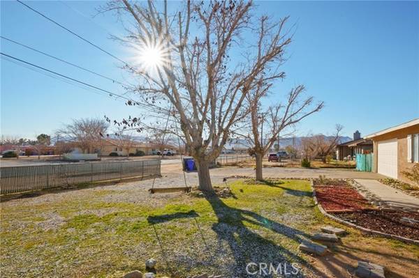 12422 Quinnault Road, Apple Valley, CA 92308