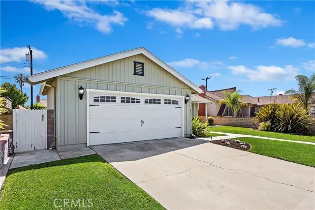 Huntington Beach, CA 92647,8252 Friesland Drive