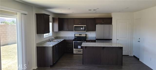 1345 Vintage Court, Hemet, CA 92543