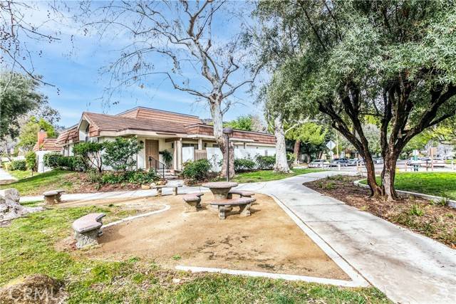 10449 Larwin Avenue #6, Chatsworth, CA 91311