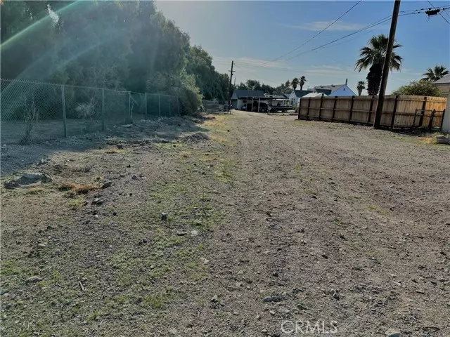 449 P, Needles, CA 92363