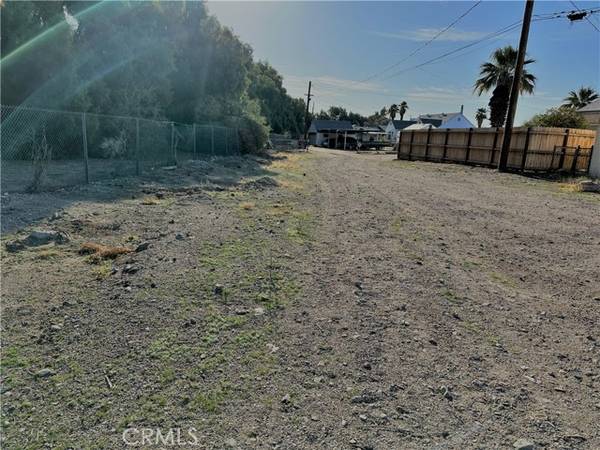 449 P, Needles, CA 92363