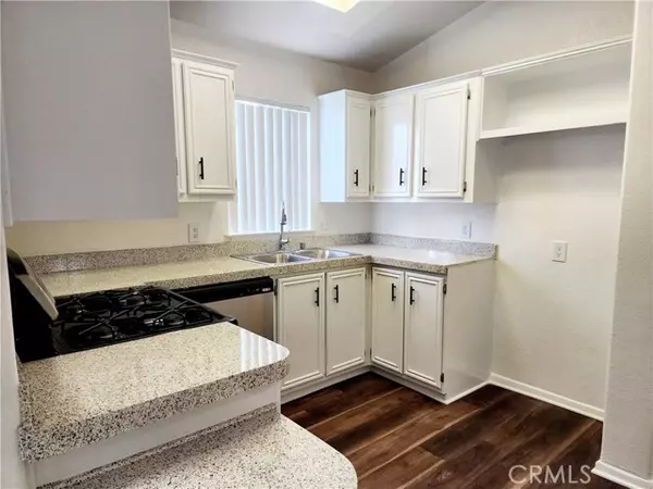 Anaheim, CA 92807,5815 E La Palma #344