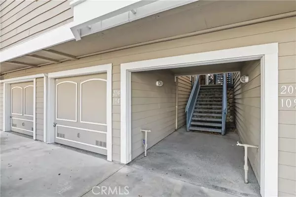 Huntington Beach, CA 92646,8212 Mainsail Drive #104