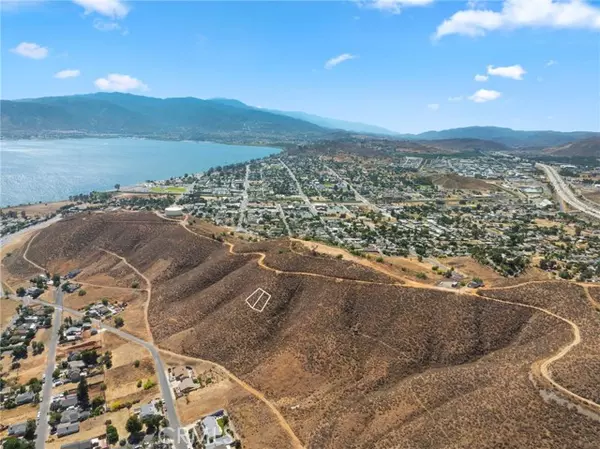 Lake Elsinore, CA 92532,1 Flagstaff