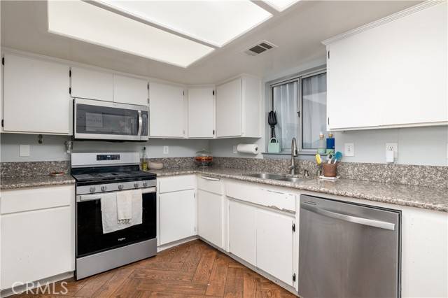 22361 Isatis Avenue, Apple Valley, CA 92307