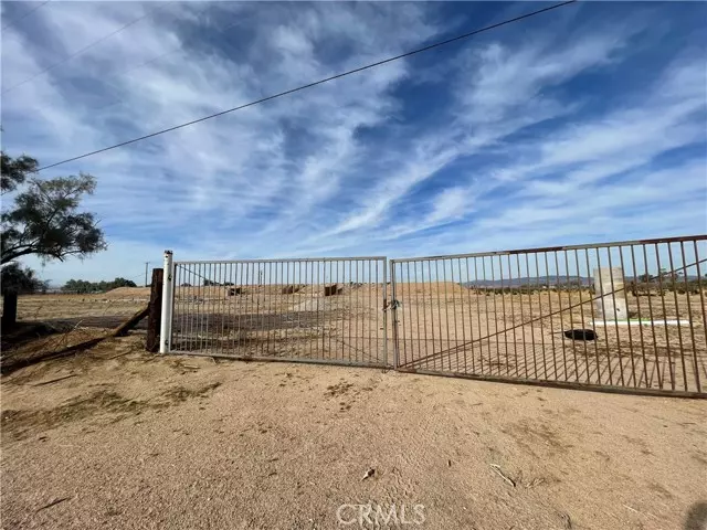 Newberry Springs, CA 92365,39375 Tami