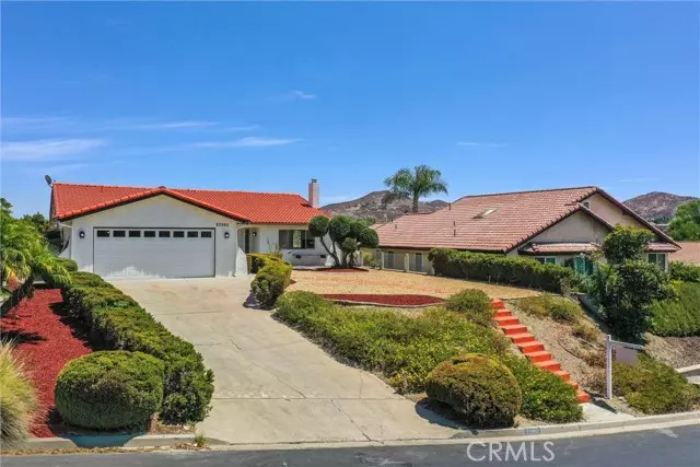 22960 Cove View Street, Canyon Lake, CA 92587