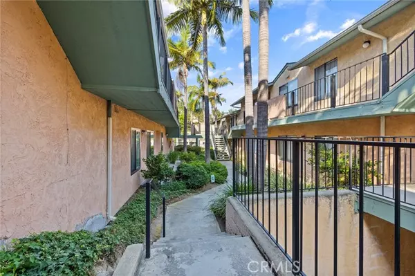 Oceanside, CA 92054,552 Canyon Drive #4