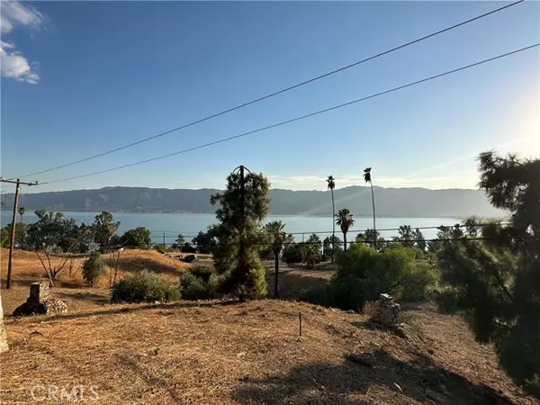 Lake Elsinore, CA 92530,34 Barkschat