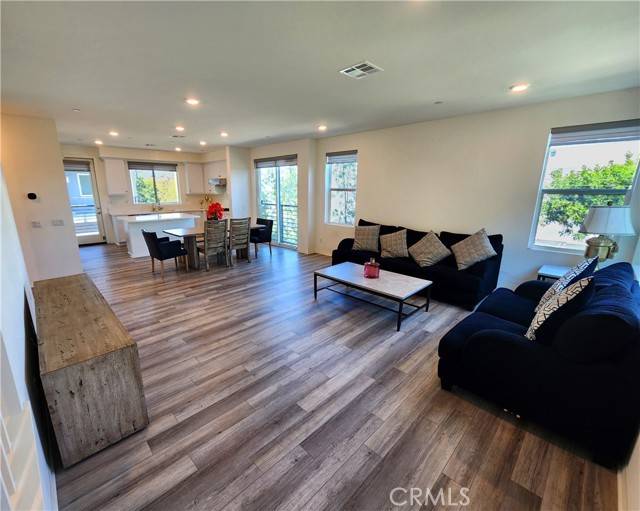 Irvine, CA 92614,203 Steely
