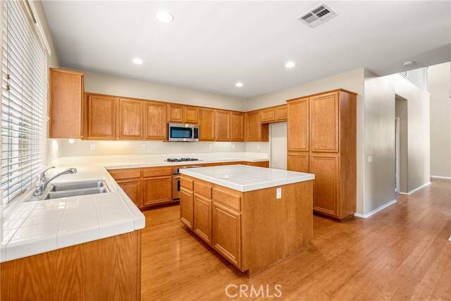 Temecula, CA 92592,33010 Poppy Street