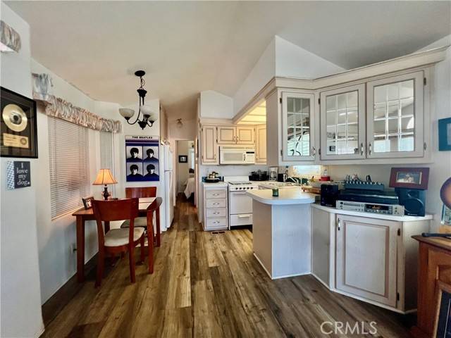 1295 S Cawston Avenue #422, Hemet, CA 92545