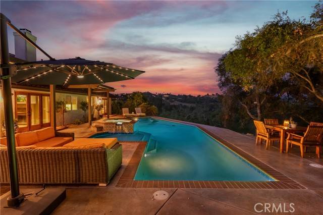 707 S Live Oak Park Road, Fallbrook, CA 92028