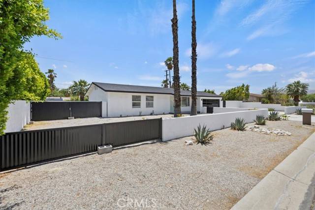 2002 N Whitewater Club Drive, Palm Springs, CA 92262
