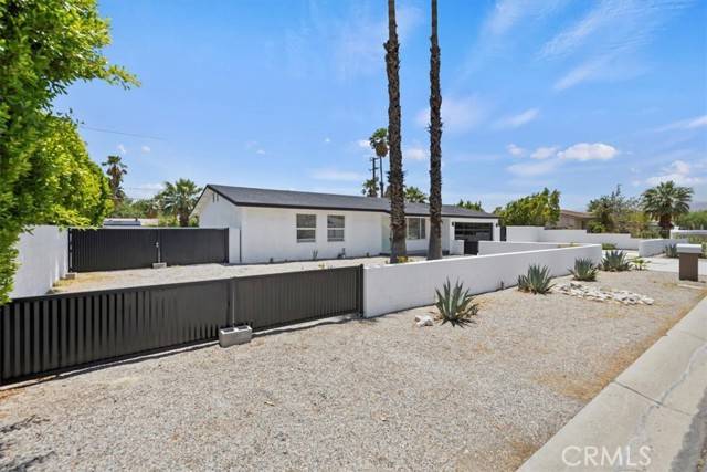 2002 N Whitewater Club Drive, Palm Springs, CA 92262
