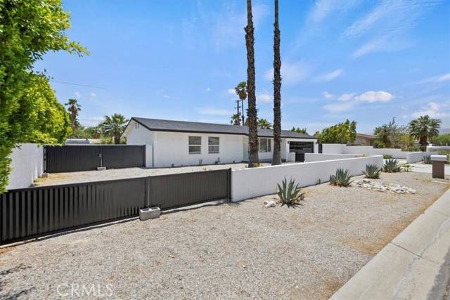2002 N Whitewater Club Drive, Palm Springs, CA 92262