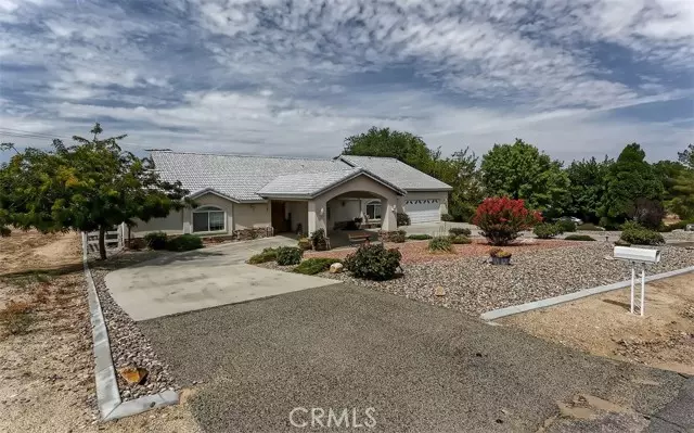 19215 Saddle Lane, Apple Valley, CA 92308