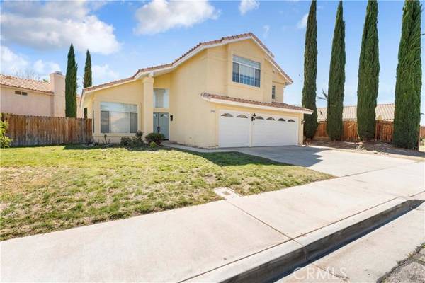 2742 W Newgrove Street, Lancaster, CA 93536