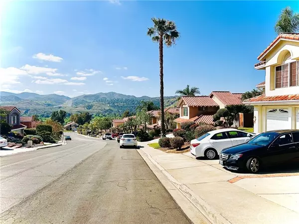 Yorba Linda, CA 92887,5535 Via Cantada