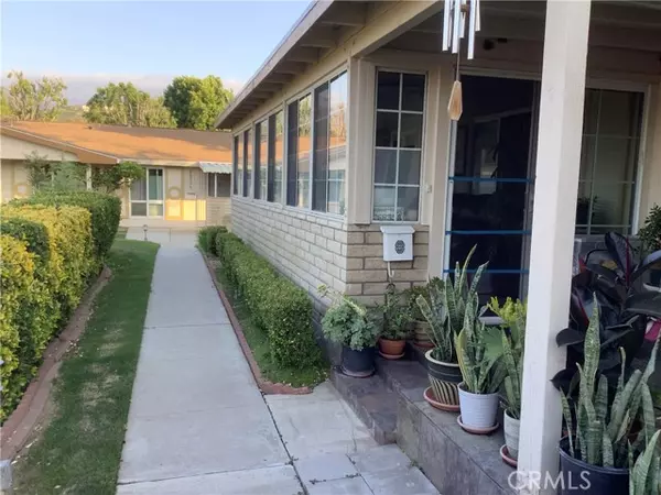 26835 Avenue of the Oaks ##B, Newhall, CA 91321