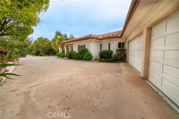 Escondido, CA 92026,28366 Crooked Oak Lane