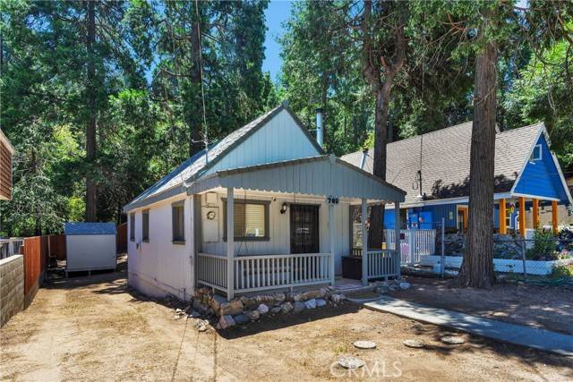 705 Cedar Lane, Crestline, CA 92325