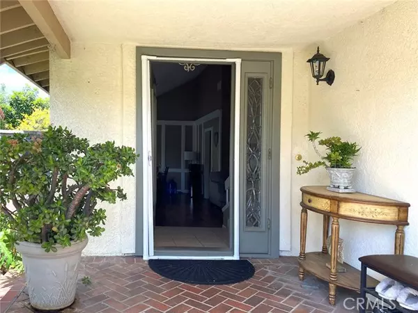 Rancho Santa Margarita, CA 92688,25 Via Zapador