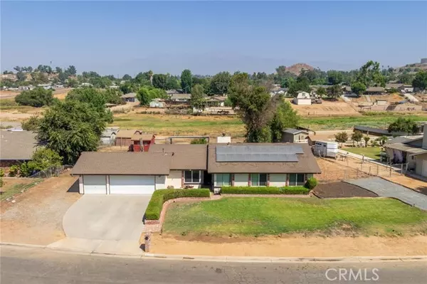 9527 Stirrup Street,  Jurupa Valley,  CA 92509