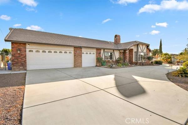 19985 Red Feather Road, Apple Valley, CA 92307