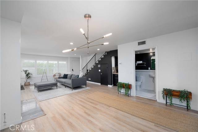 Sherman Oaks, CA 91423,4321 Matilija Avenue #9