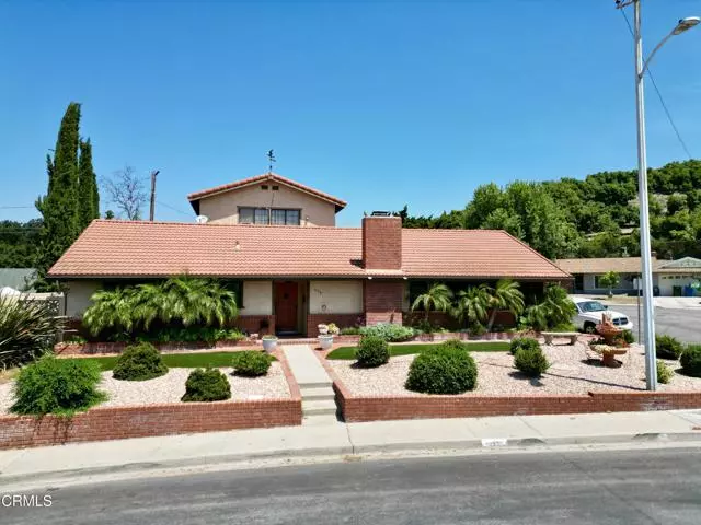 572 Howie Court, Santa Paula, CA 93060