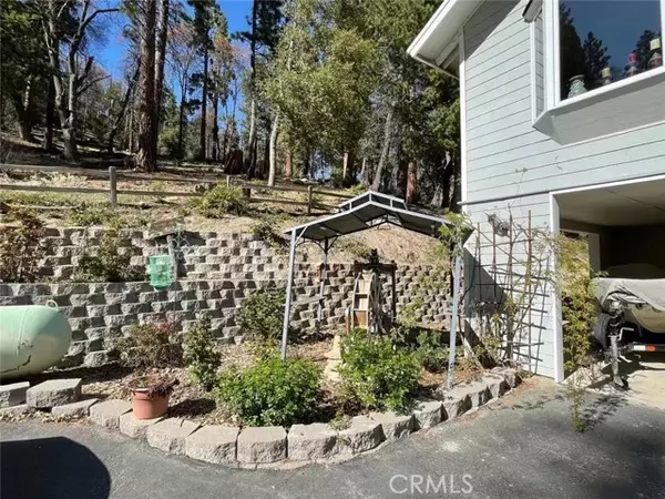 949 Alta Sierra Road, Wofford Heights, CA 93285